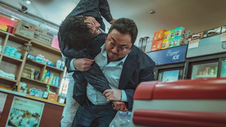 범죄도시 2 공식 스틸 — 마석도와 강해상의 추격