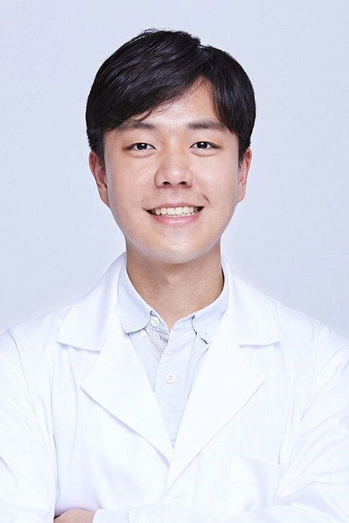 최후의 인류 출연 이비인후과 전문의이자 중증외상센터 원작자 이낙준