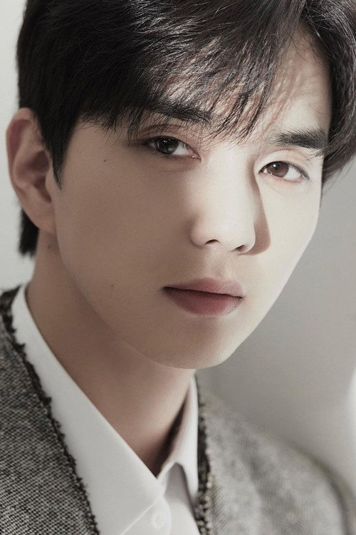 연극 무대와 예능으로 영역을 넓히고 있는 배우 유승호 프로필 컷