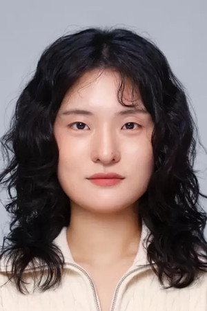 남편들에서 두 남편의 아내 시내를 연기한 배우 강한나