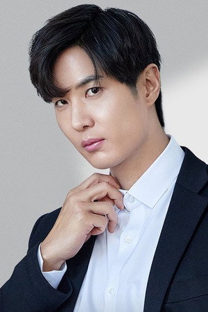 남편들에서 신종 마약조직 두목 마도준을 연기한 배우 김지석