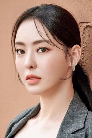 남편들에서 조직의 브레인이자 도준의 아내 혜란을 연기한 배우 이다희