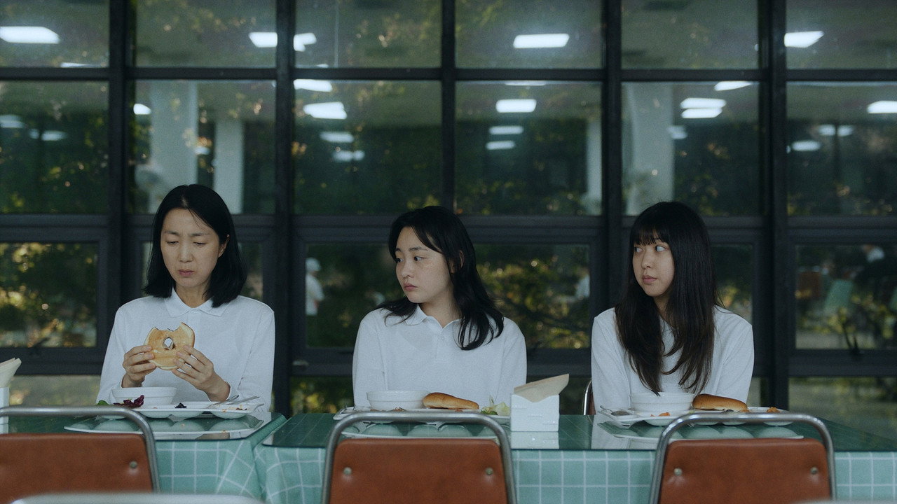 하나 코리아 스틸컷 — 김민하(혜선 역) 서울 적응 과정을 그린 장면