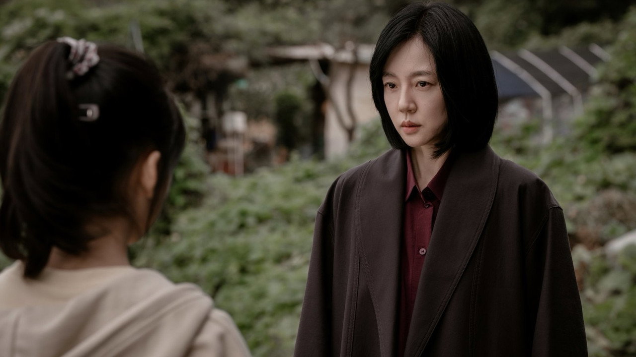 그림자 아이 스틸 | 자매·도플갱어 미스터리 분위기