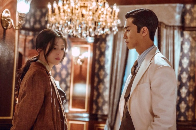 경성크리처 박서준 한소희 스틸컷