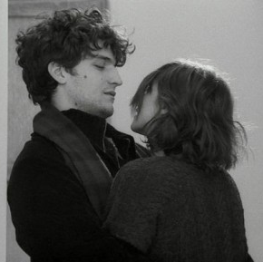 더 드라마 공식 포스터 젤데이아 로버트 패틴슨 A24