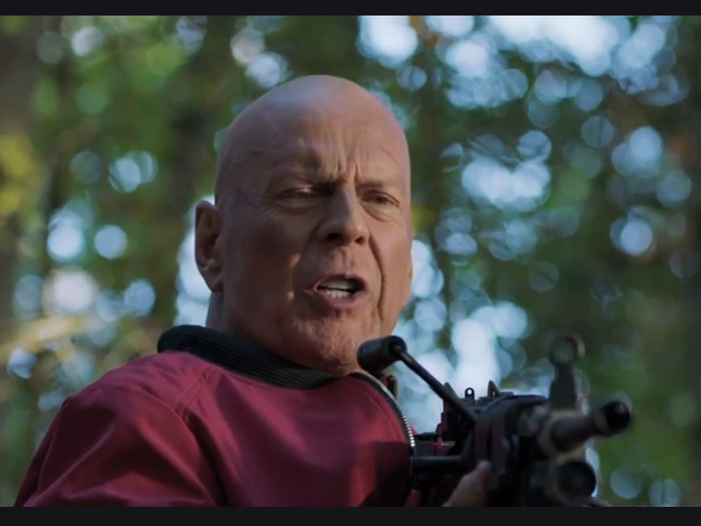 에이펙스 Apex 넷플릭스 영화 샤를리즈 테론 주연 암벽등반가 사샤 호주 황야 장면