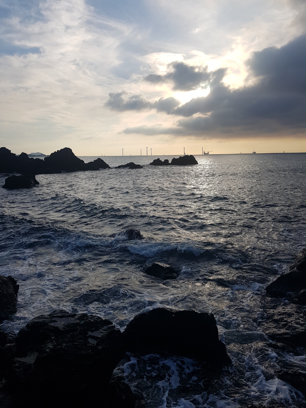 에이펙스 Apex 넷플릭스 영화 뉴사우스웨일스 호주 아웃백 황야 로드트립 캣앤마우스 생존 스릴러 촬영 로렌스 셔