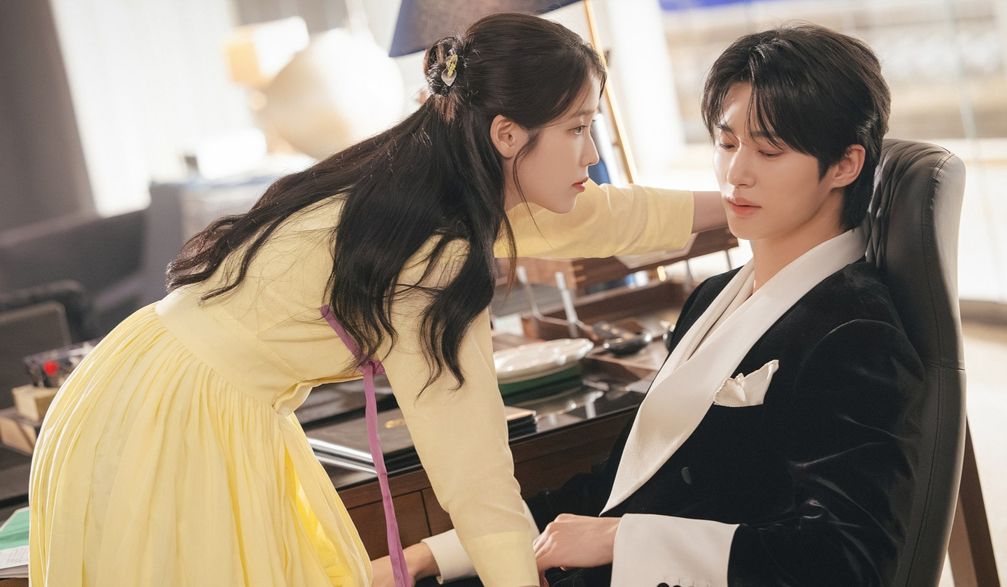 21세기 대군부인 아이유 변우석 로맨스 장면 스틸컷