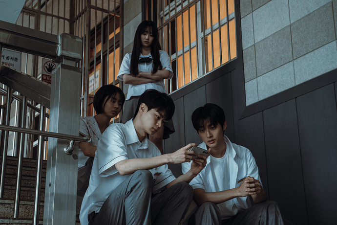 If Wishes Could Kill 다섯 주인공 학생들 공포 앱 기리고 장면